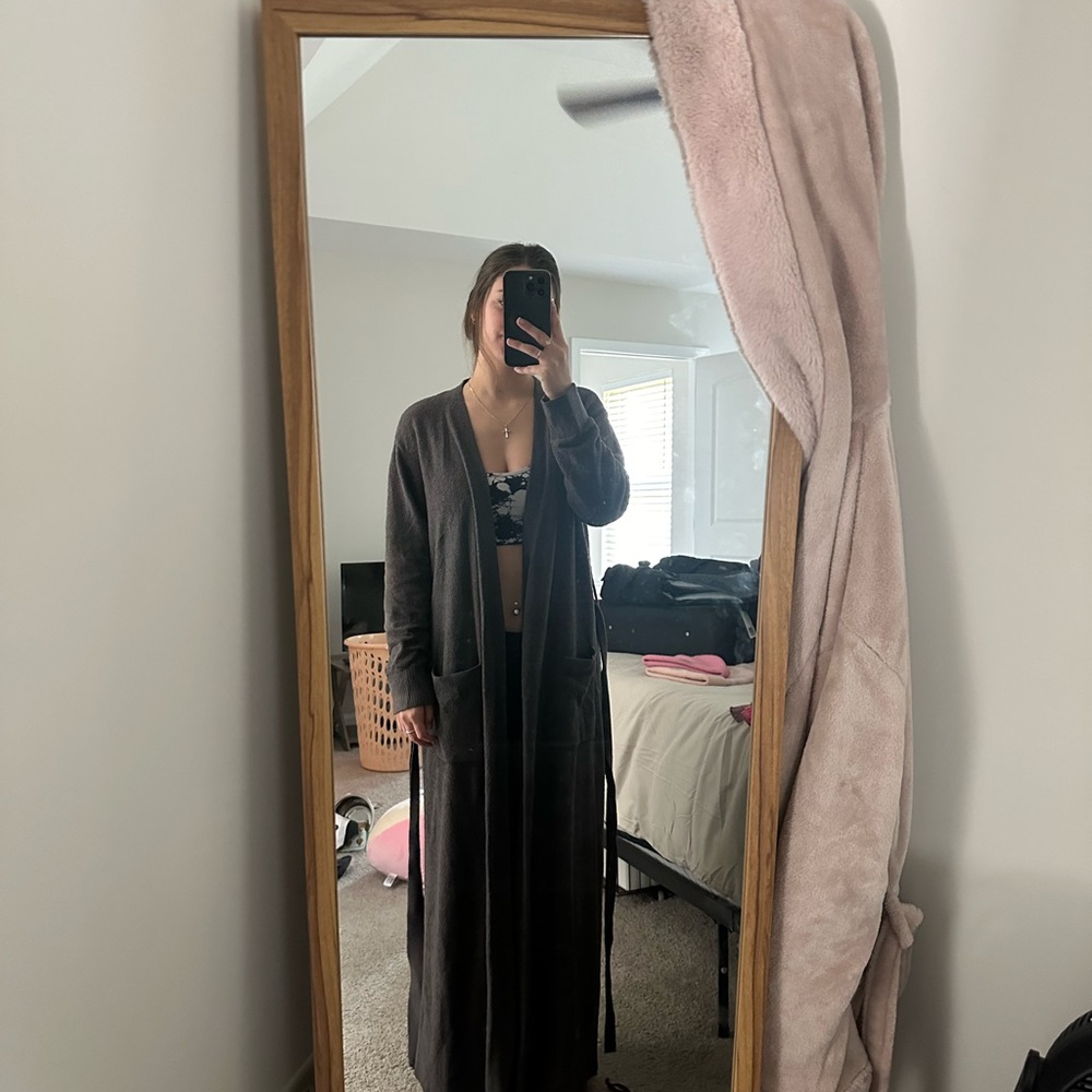 Robe - Picture 3 of 3
